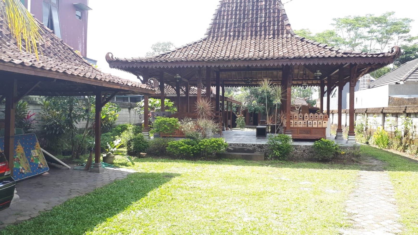 RUMAH DENGAN DESAIN JOGLO, DI JL RAYA TAJEM, COCOK UNTUK GUEST HOUSE