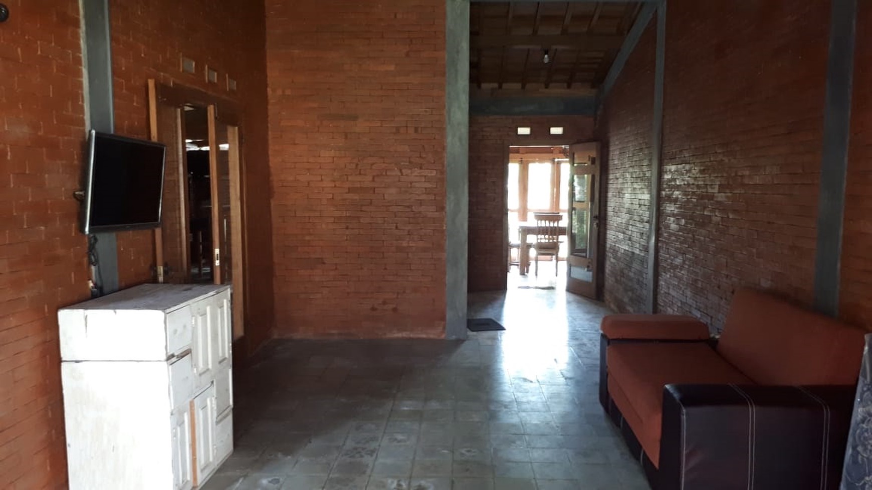 RUMAH DENGAN DESAIN JOGLO, DI JL RAYA TAJEM, COCOK UNTUK GUEST HOUSE