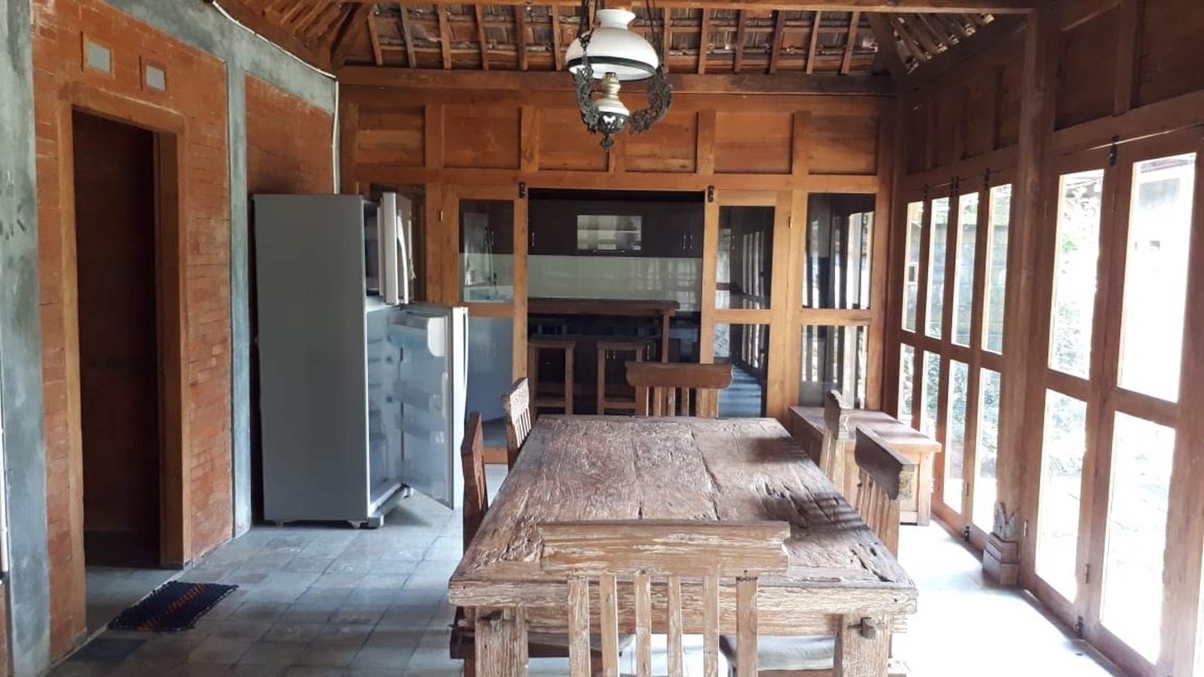 RUMAH DENGAN DESAIN JOGLO, DI JL RAYA TAJEM, COCOK UNTUK GUEST HOUSE