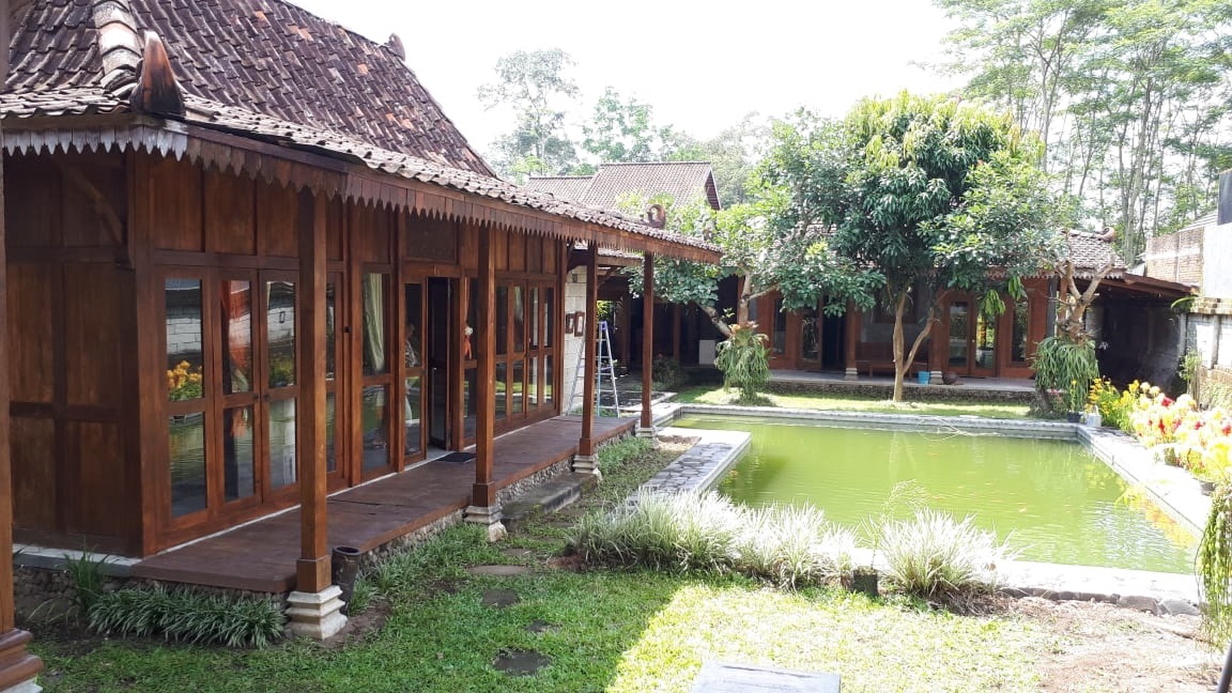 RUMAH DENGAN DESAIN JOGLO, DI JL RAYA TAJEM, COCOK UNTUK GUEST HOUSE