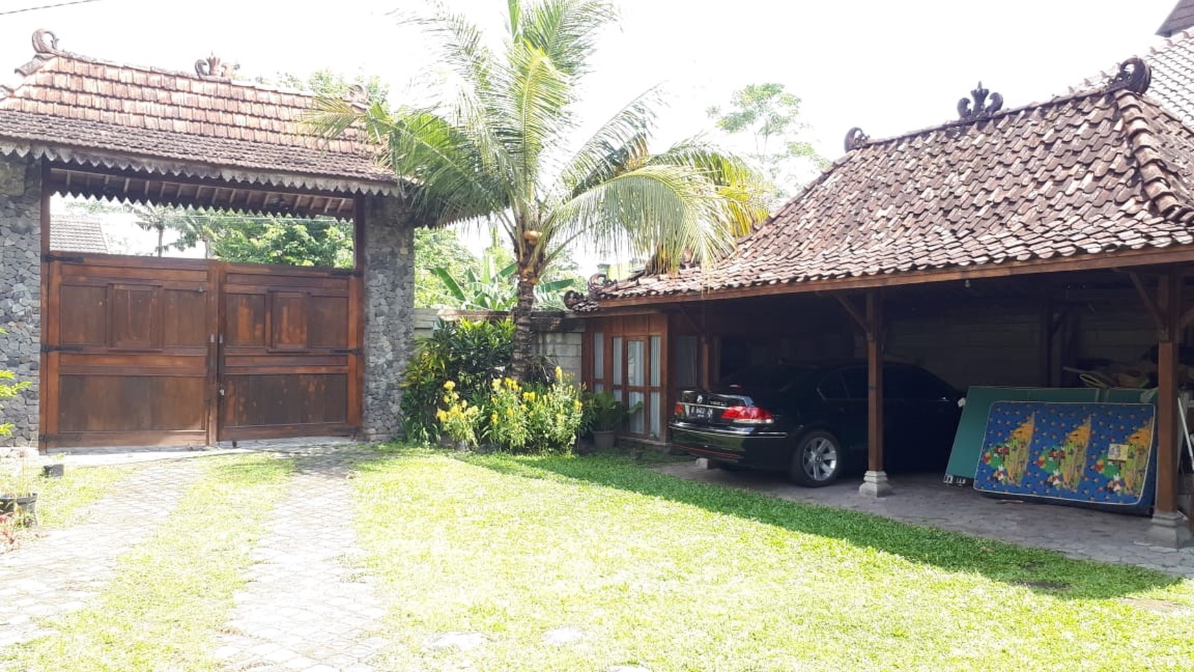 RUMAH DENGAN DESAIN JOGLO, DI JL RAYA TAJEM, COCOK UNTUK GUEST HOUSE