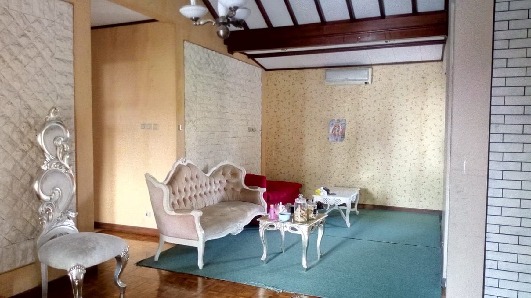 RUMAH DI DEKAT KANTOR DESA CONDONGCATUR & TERMINAL CONDONGCATUR