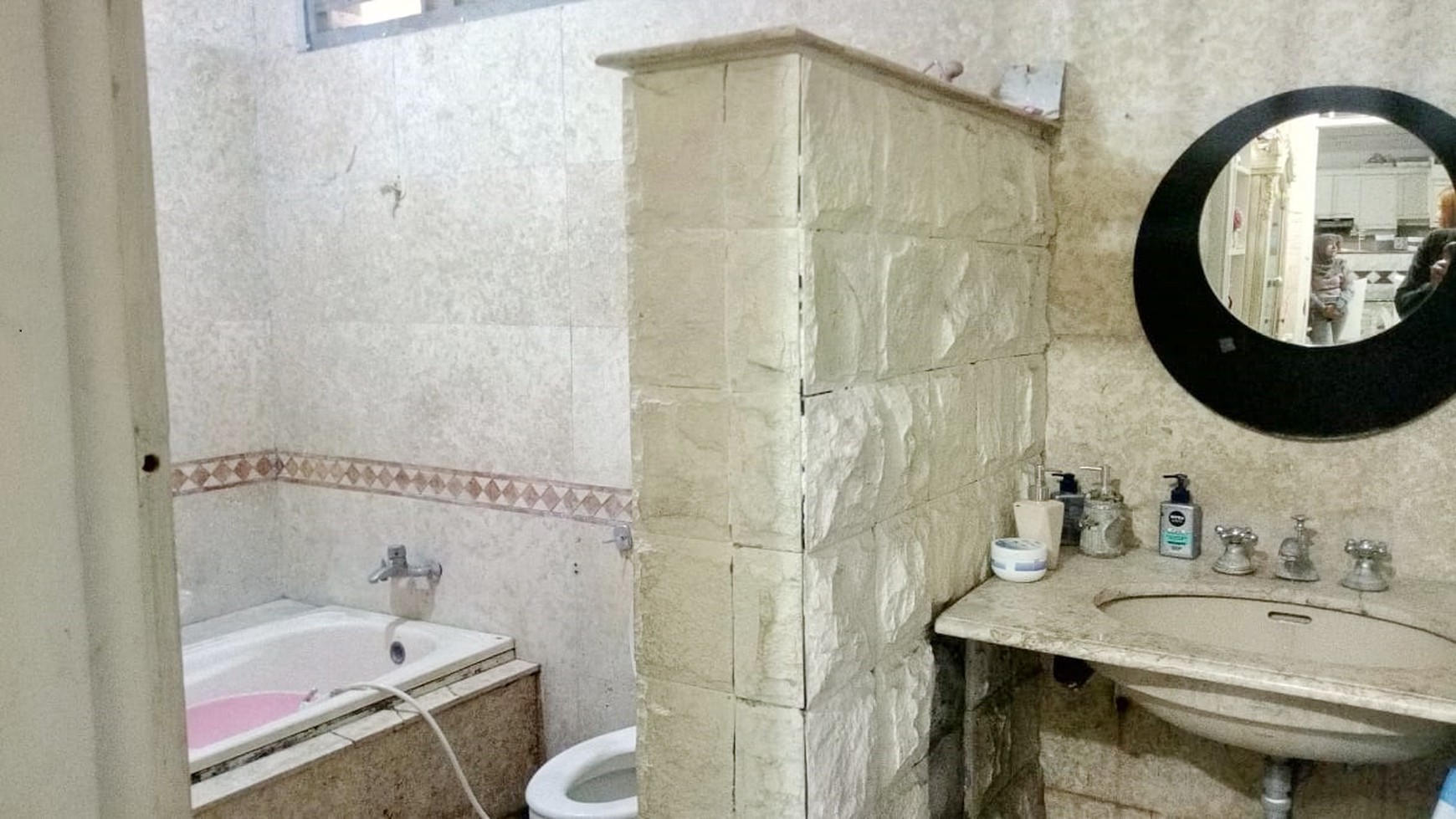 RUMAH DI DEKAT KANTOR DESA CONDONGCATUR & TERMINAL CONDONGCATUR