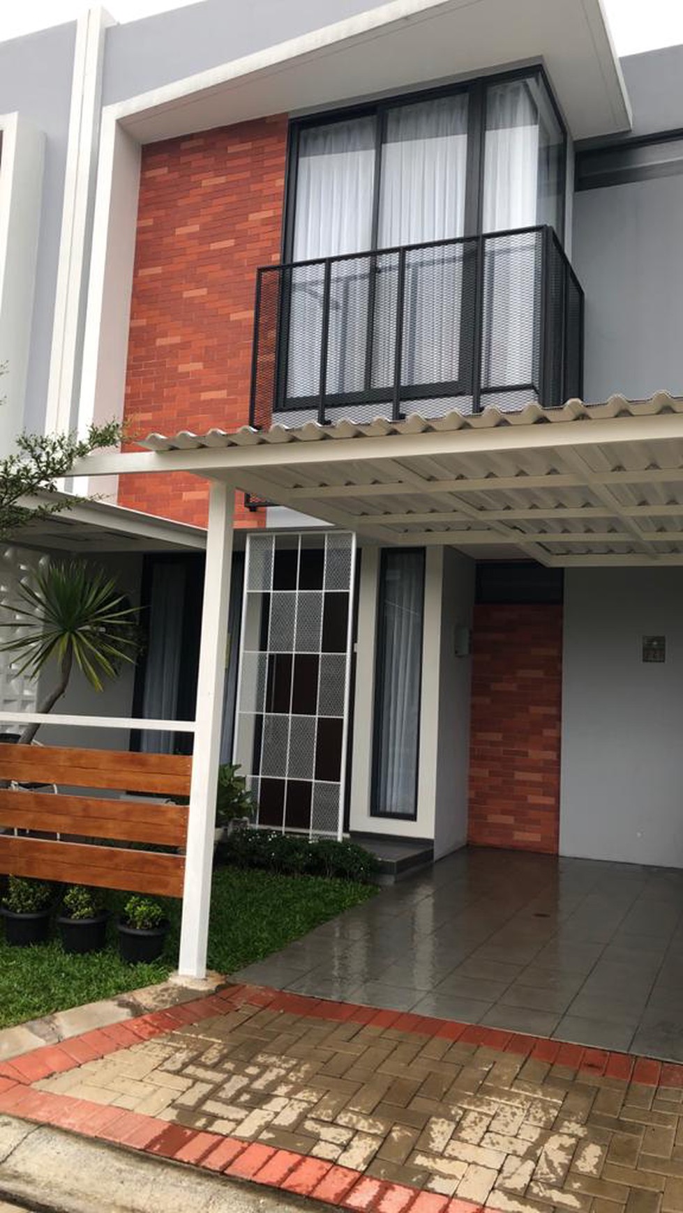 Rumah siap huni, bagus dalam cluster keamanan 24 jam.