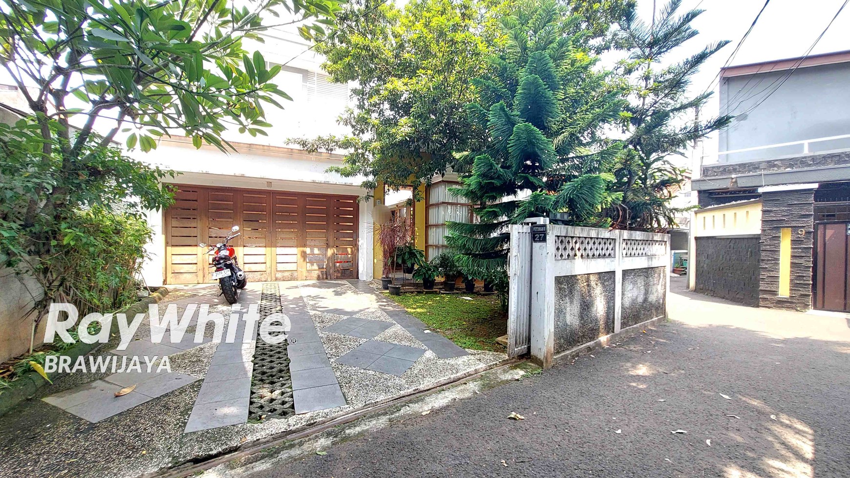 RUMAH DI JL PERTANIAN, LEBAK BULUS, LOKASI TENANG, DEKAT MRT LEBAK BULUS