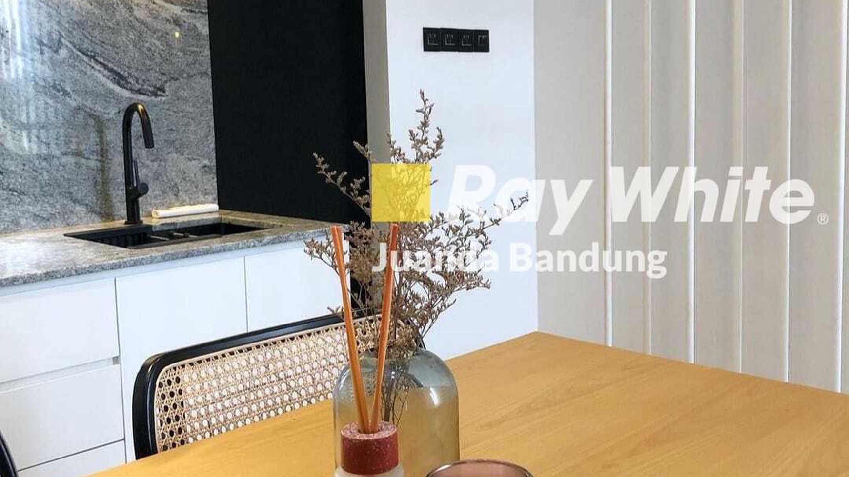 BAGUS! Rumah Cantik 3 Lantai Semaya Living, Kemang Jakarta Selatan!