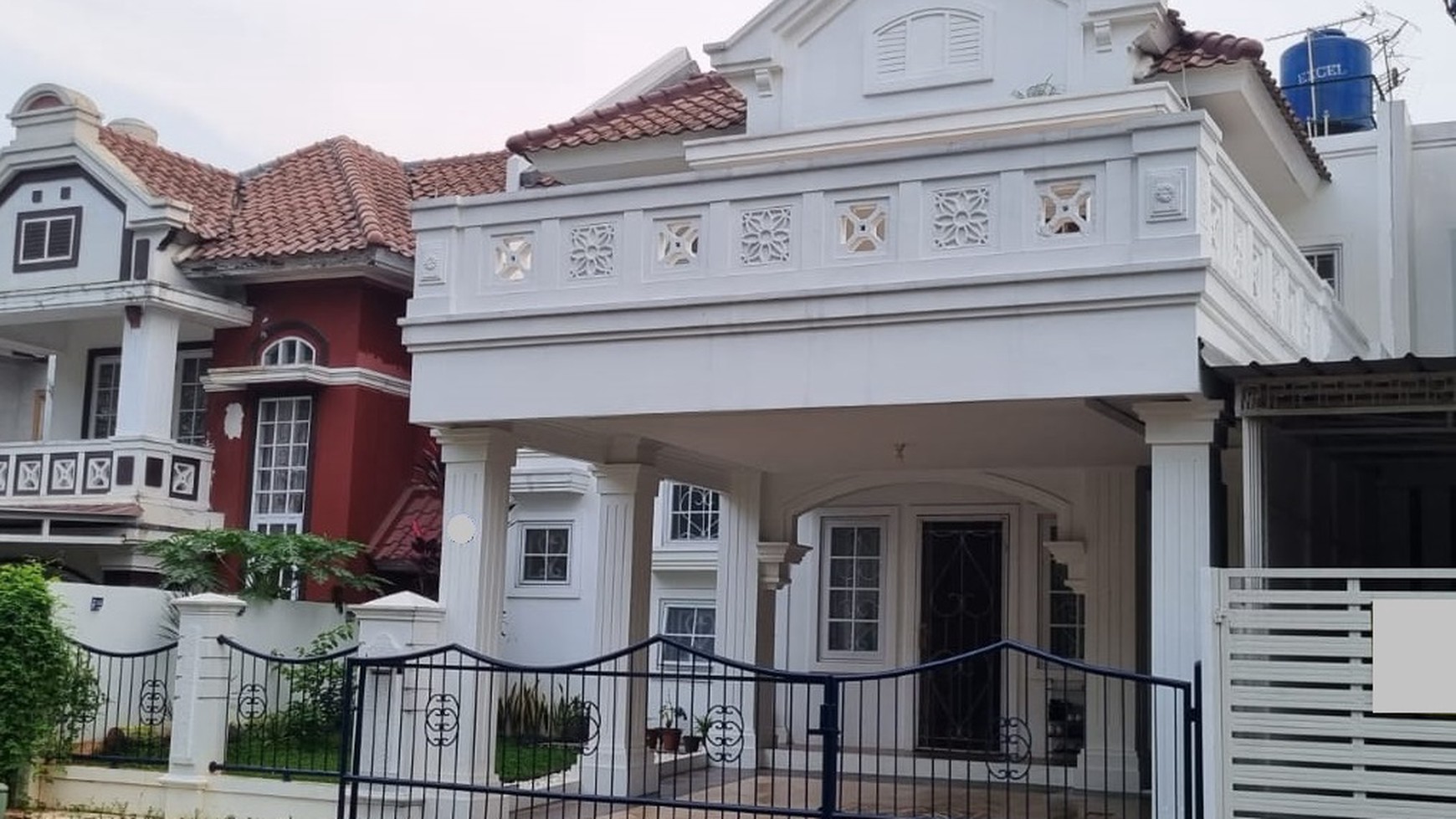 Rumah Cantik 2 Lantai di Legenda Wisata Cibubur