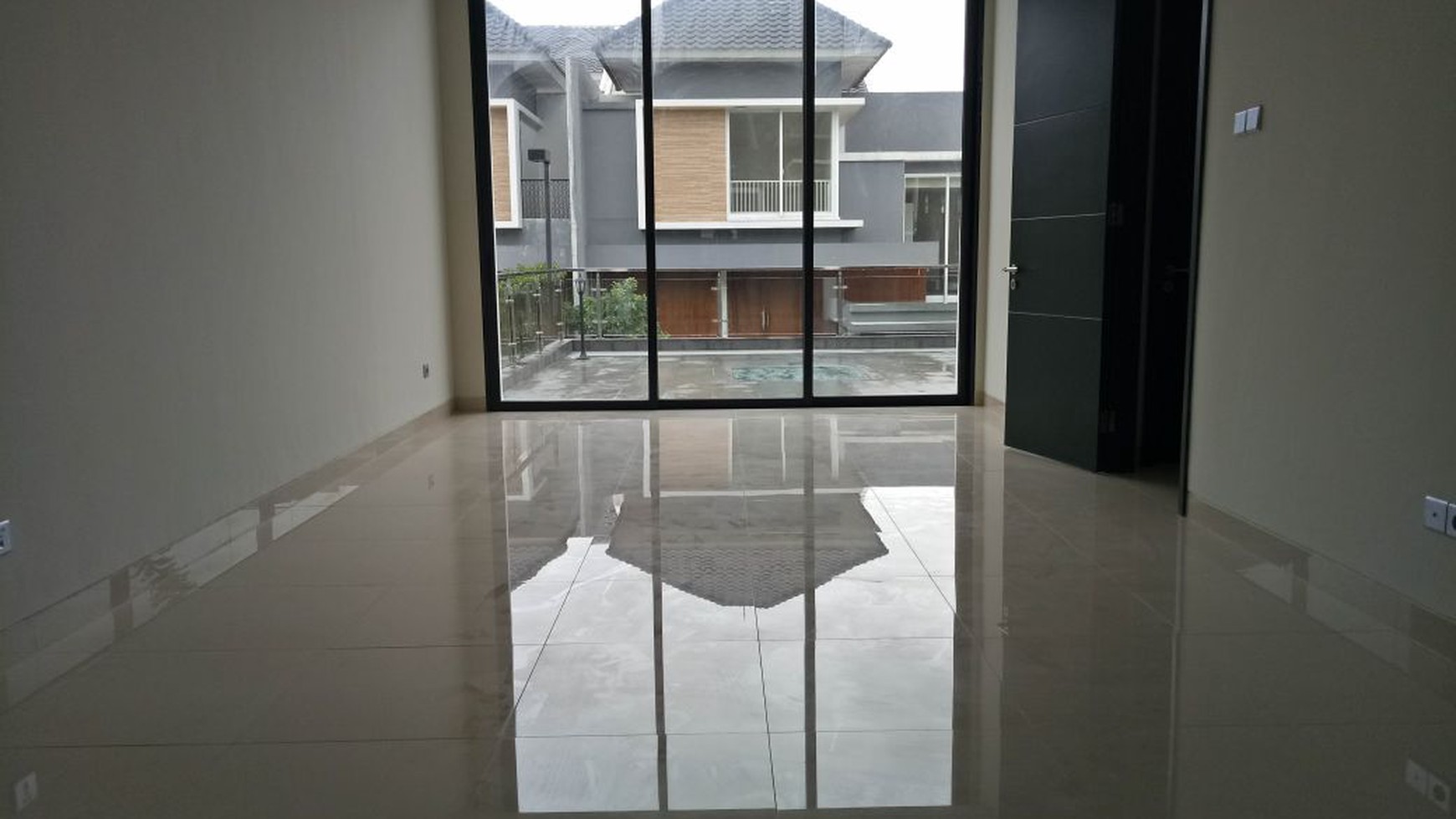 Rumah cantik, minimalis, brand new di kebayoran