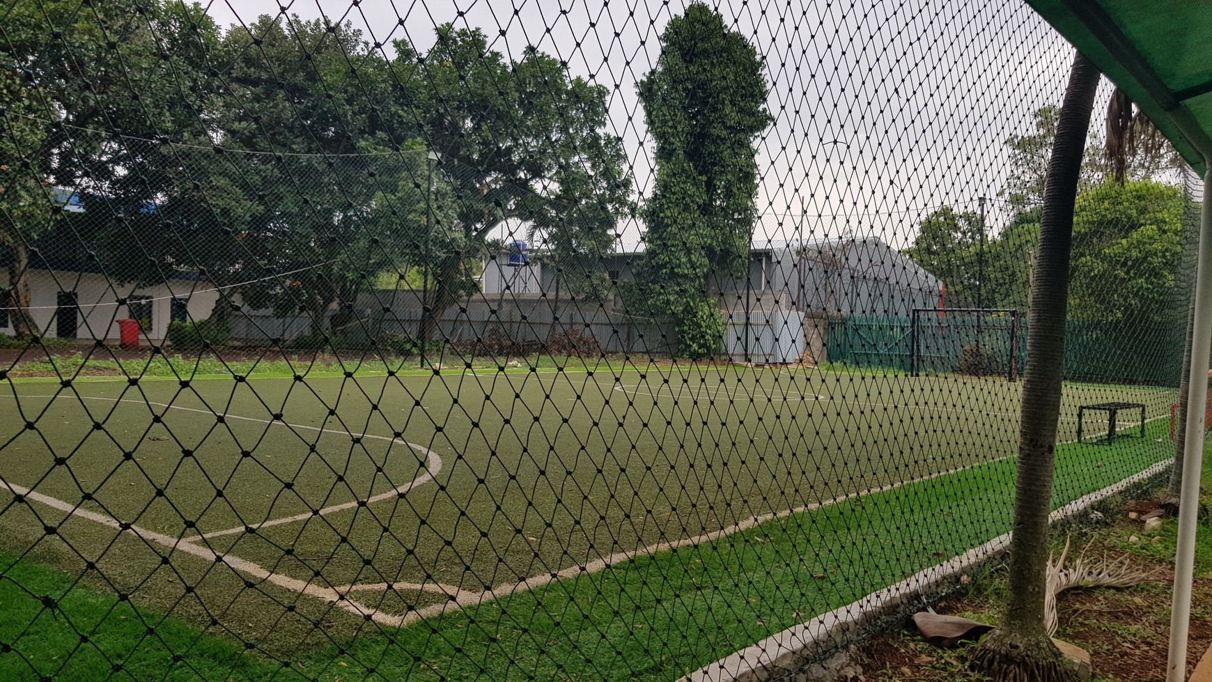 Bangunan dengan halaman luas di daerah Kemang Jakarta Selatan,