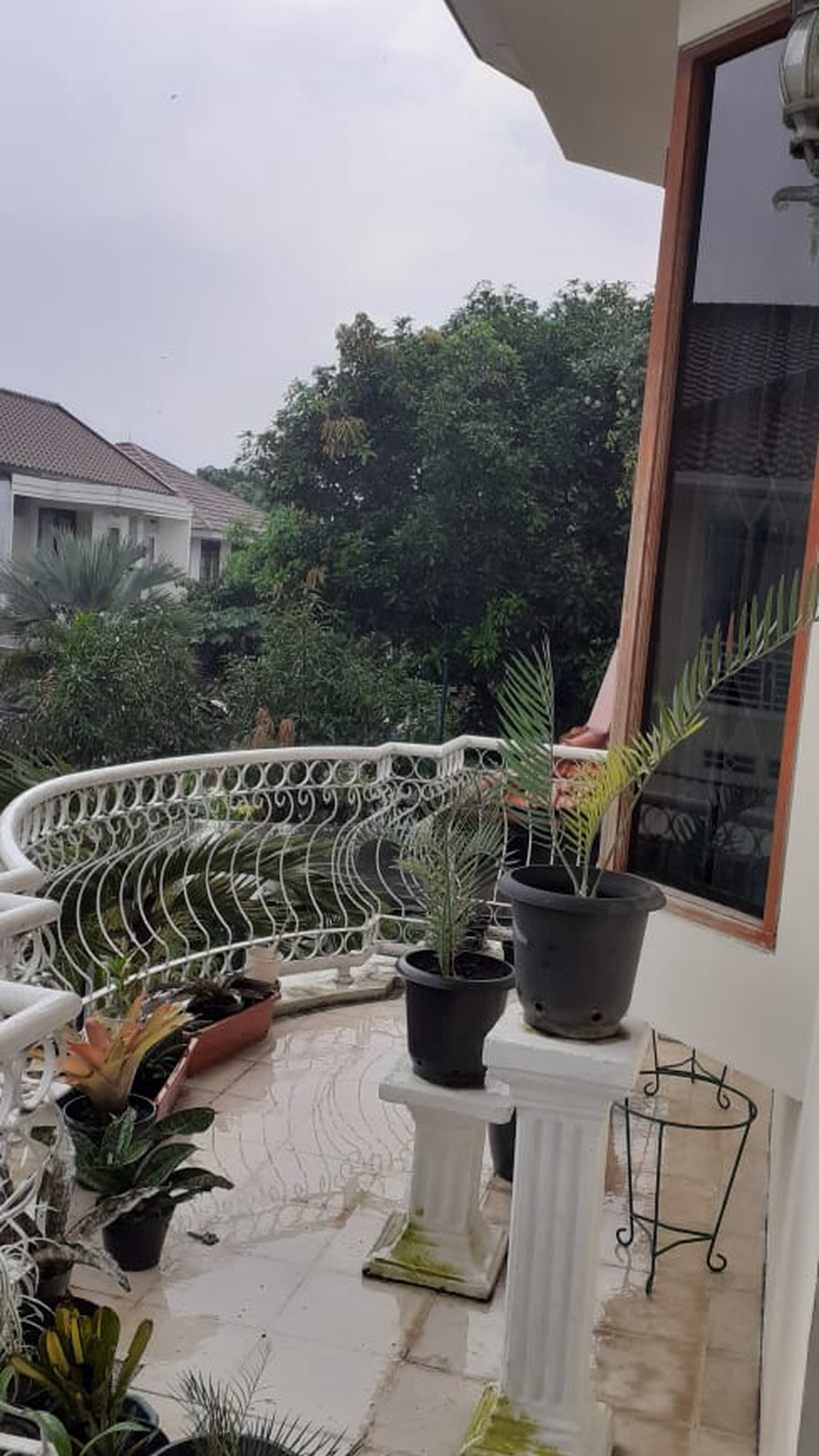 Rumah Luas 2 Lantai di Taman Rempoa Indah