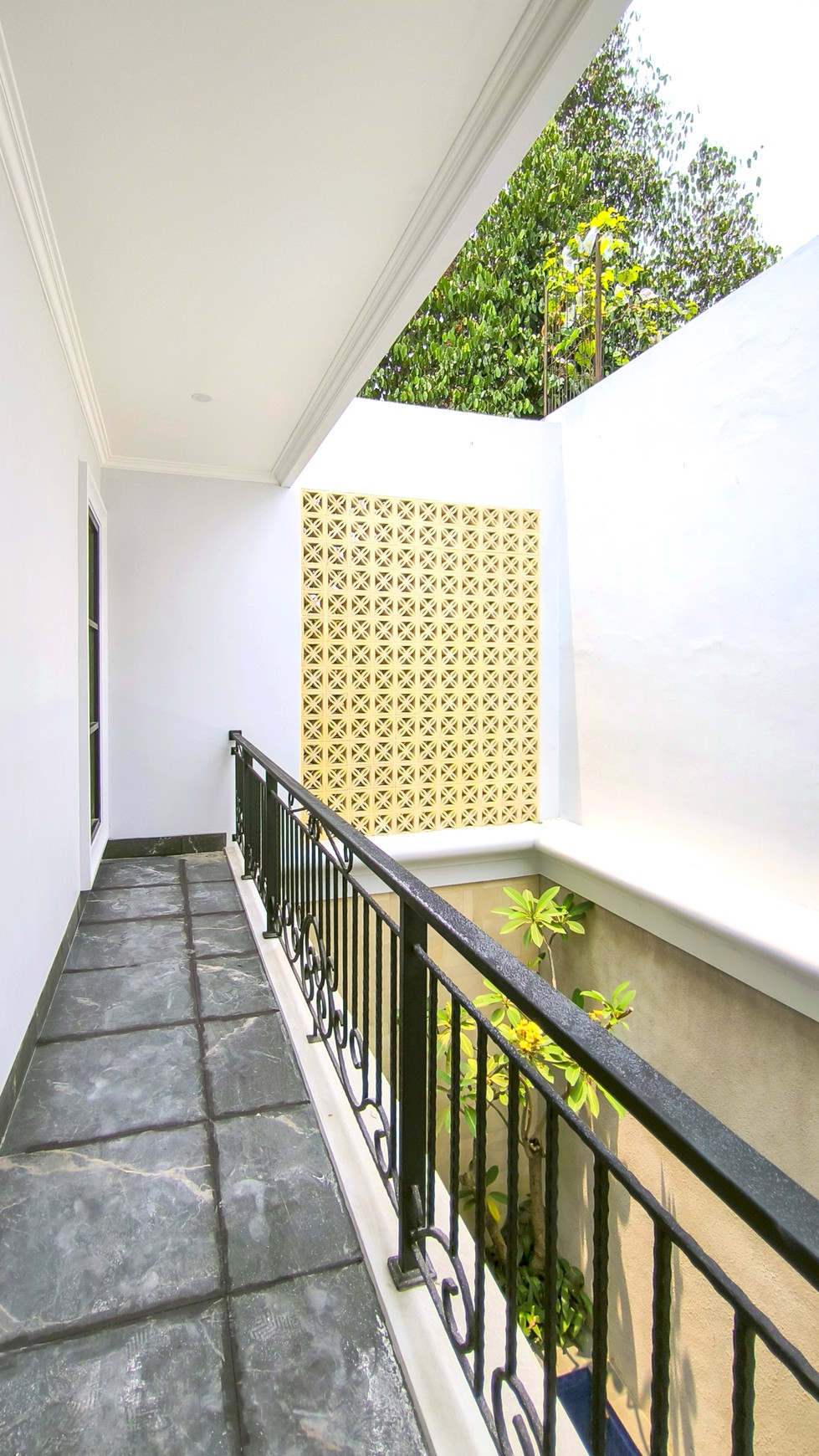 Rumah Brand New dengan Kolam Renang di Taman Puri, Bintaro Jaya Sektor 9