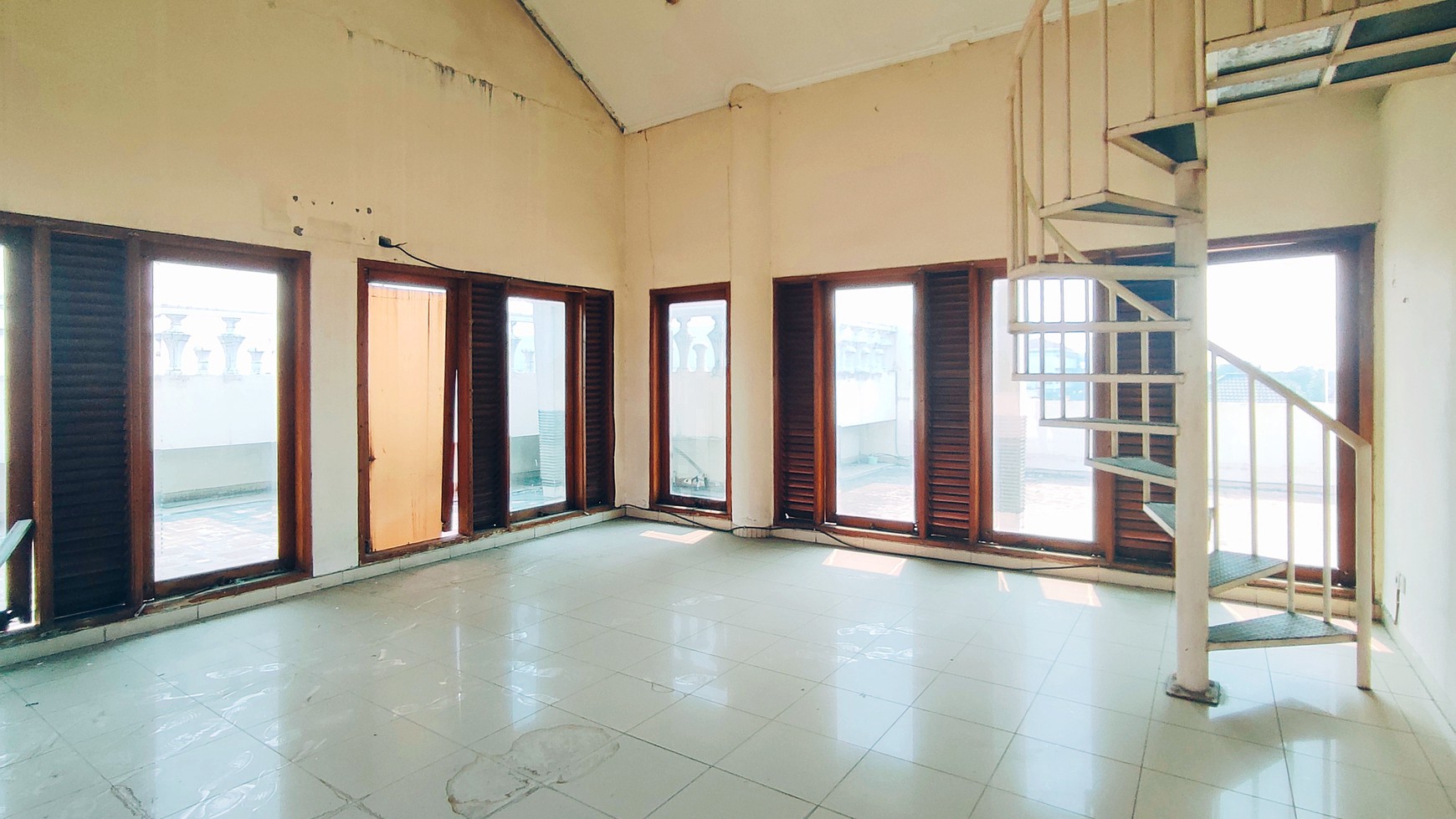 HOT SALE!Rumah Klasik Eropa di Cilandak, Jakarta Selatan Luas 653m2 Harga 15M Nego