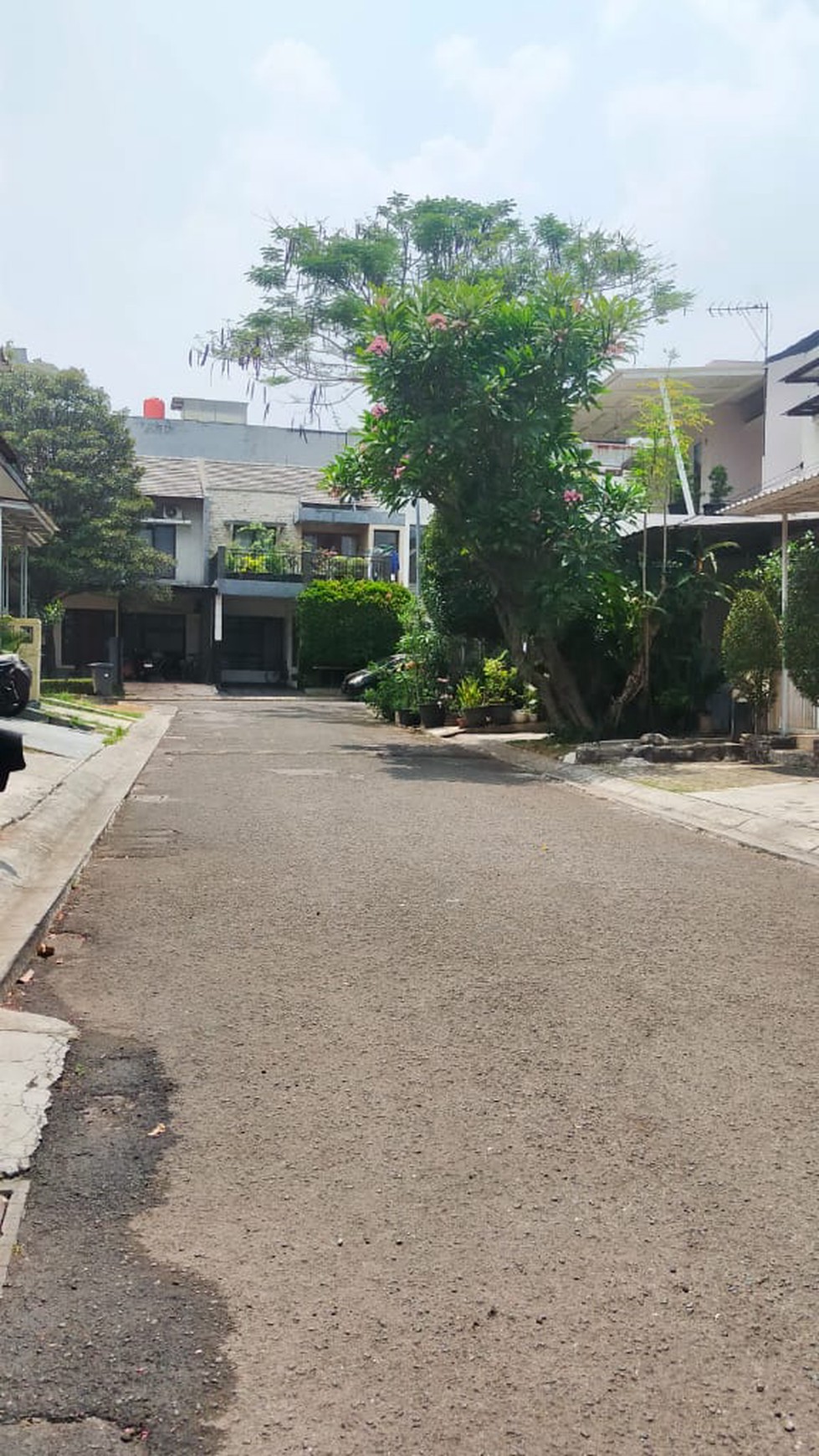 Rumah Bagus Siap Huni di Emerald Town House Bintaro Jaya, Sektor 9 Tangerang Selatan