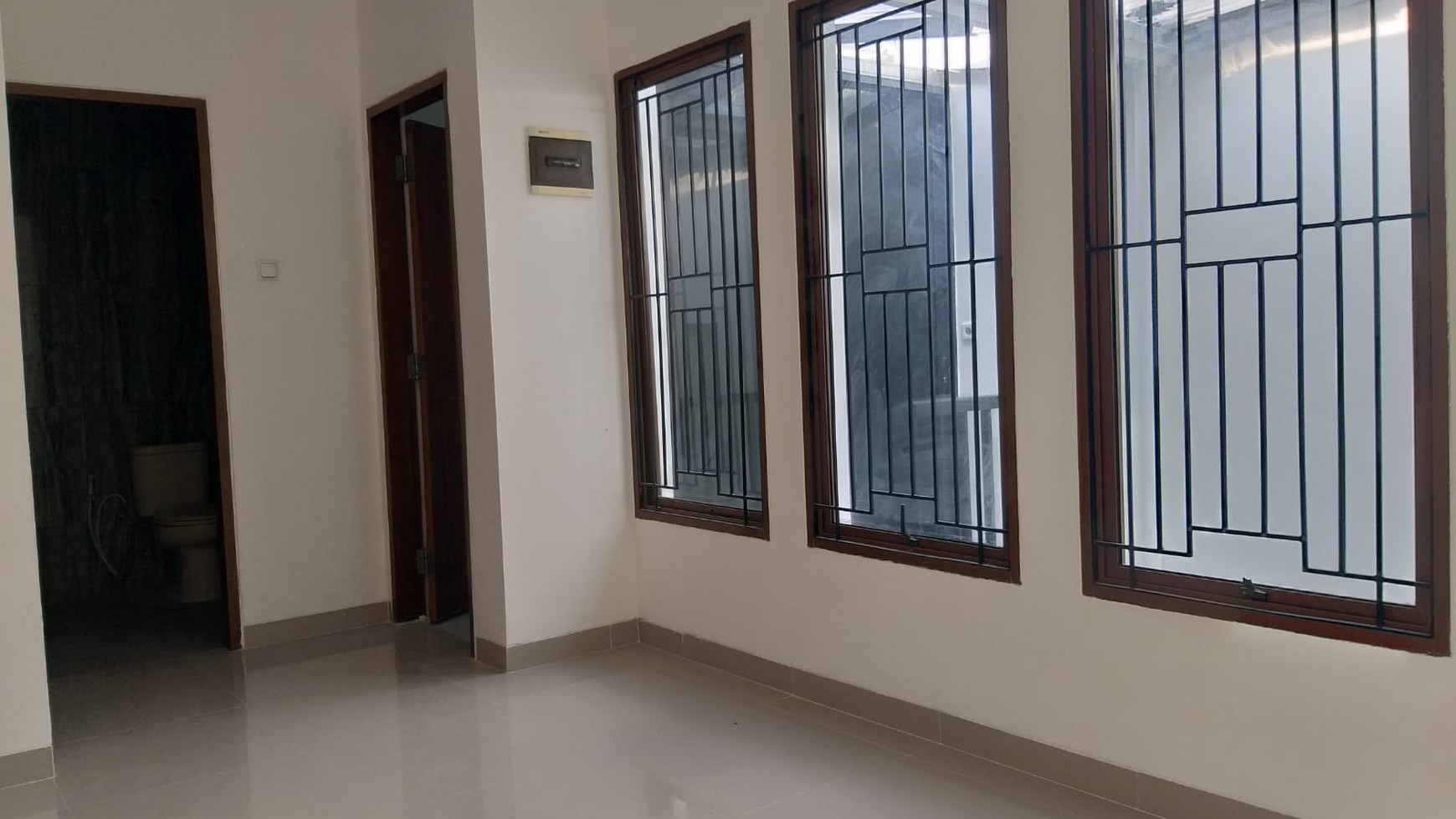 Rumah Bagus Siap Huni di Emerald Town House, Bintaro Jaya Sektor 9, Tangerang Selatan