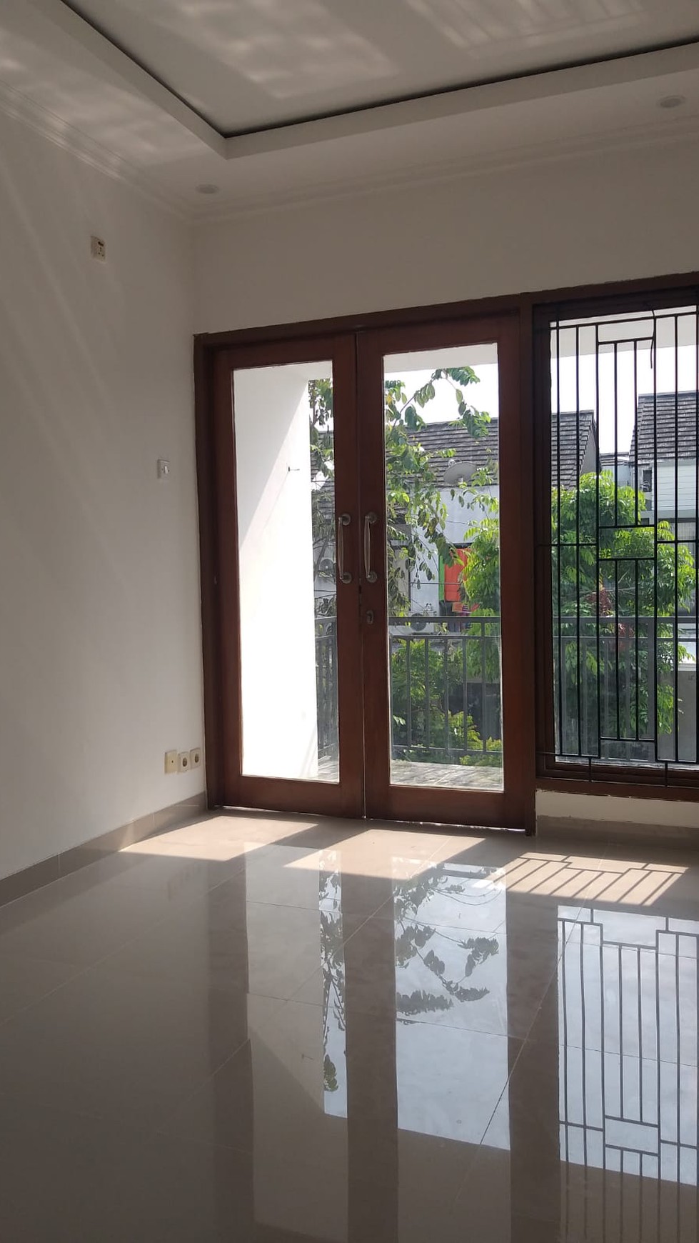 Rumah Bagus Siap Huni di Emerald Town House, Bintaro Jaya Sektor 9, Tangerang Selatan