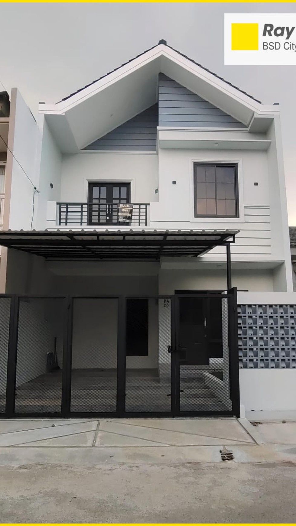 Rumah depan taman dekat stasiun kereta di Kencana Loka BSD City.