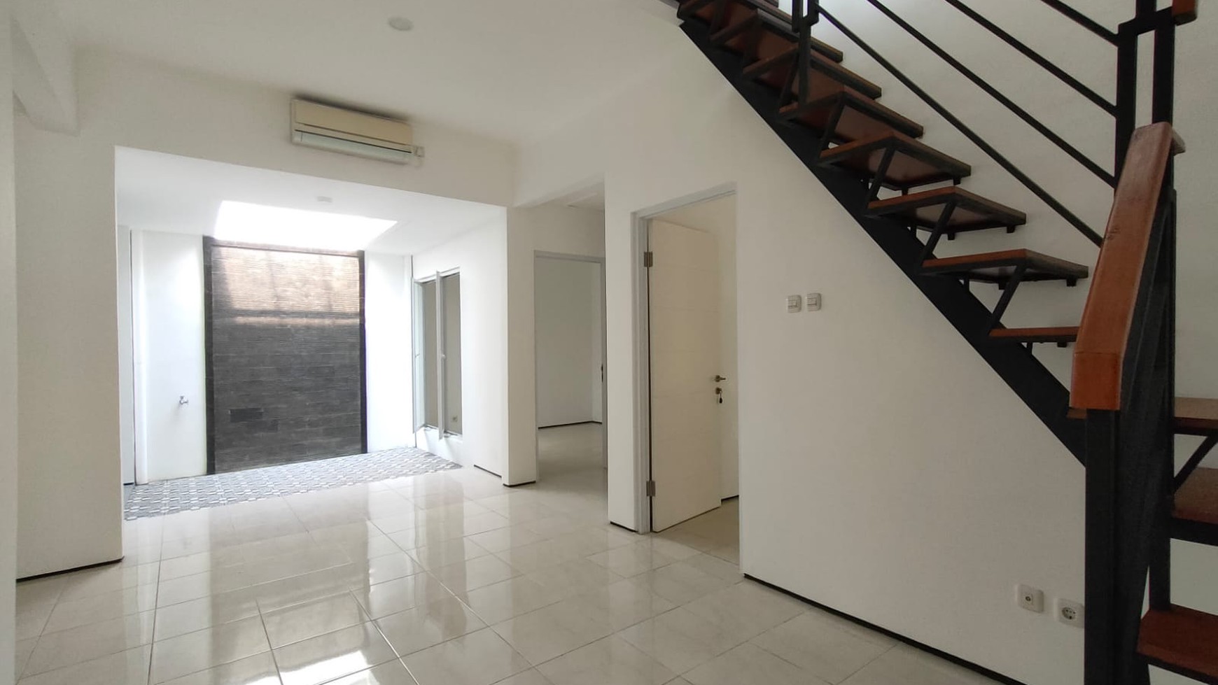 Dijual Rumah Siap Huni di Oriana Permata,Bintaro Sektor 9