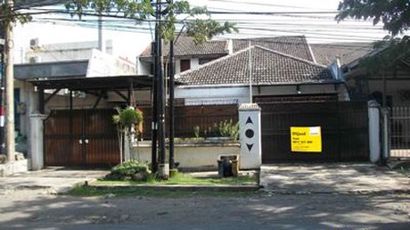 Rumah di Arif Rahman Hakim, Bagus + Terawat, Strategis, Nol Jalan Raya, Siap Huni, Bisa untuk Rumah Tinggal / Kantor ./ Usaha dsb - Y