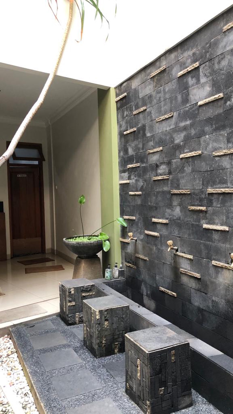 Rumah cocok untuk ruang usaha di Jl Elang Raya Kantor di area sektor 9 Bintaro, Tangsel 