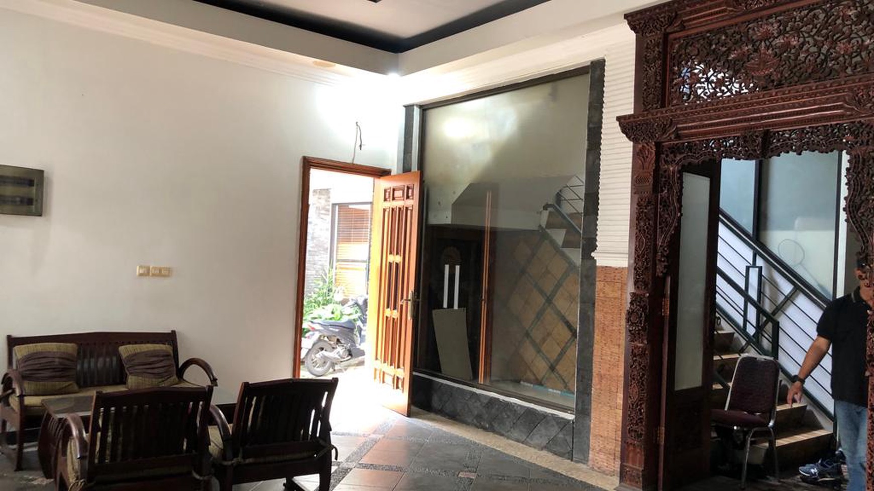 Rumah cocok untuk ruang usaha di Jl Elang Raya Kantor di area sektor 9 Bintaro, Tangsel 