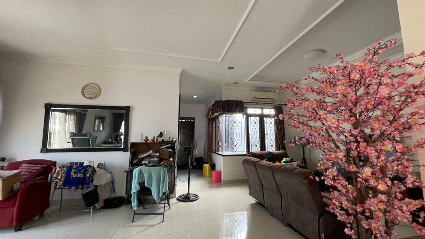 Dijual Rumah Cantik di Jl. Delta Sari Radio Dalam ada Swimming Pool