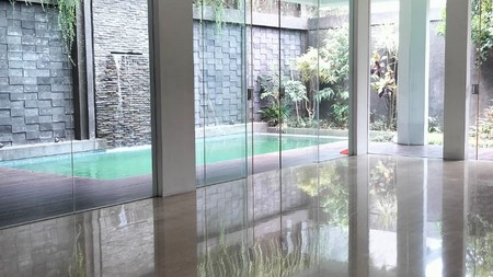 BRAND NEW RUMAH DI JALAN BENDA LOKASI STRATEGIS JAKARTA SELATAN