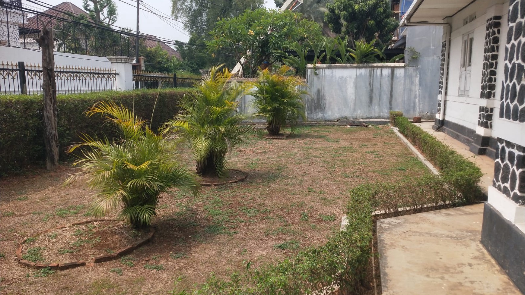 Di Jual RUMAH LAMA  di JL DIPONEGORO MENTENG-JAKARTA PUSAT