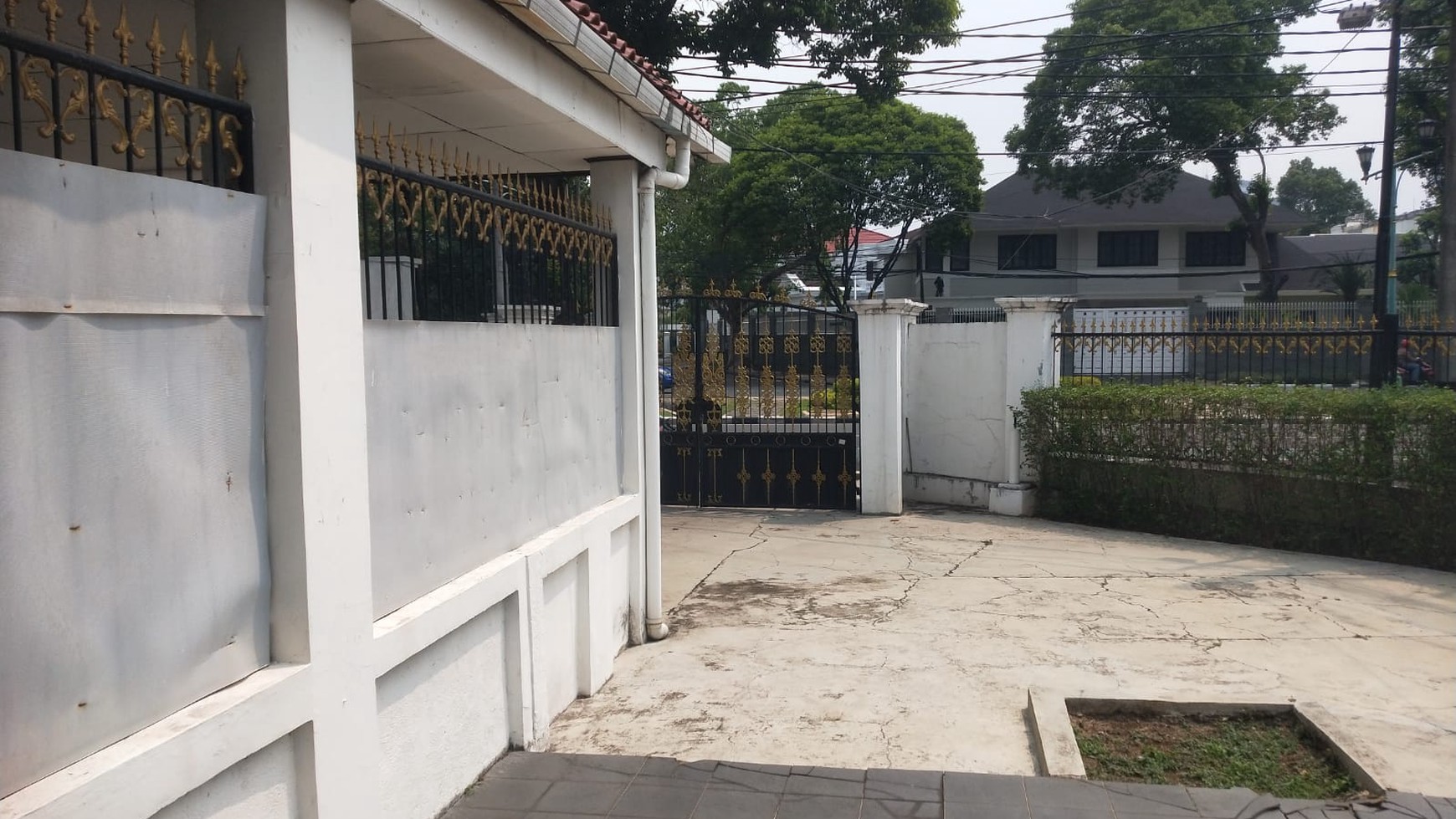 Di Jual RUMAH LAMA  di JL DIPONEGORO MENTENG-JAKARTA PUSAT