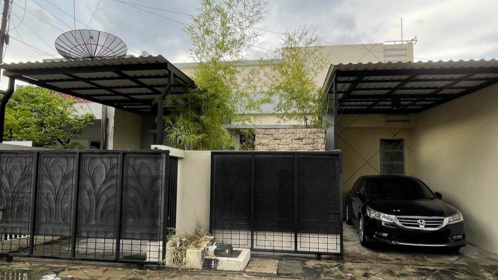 Dijual Rumah Darmo Harapan Indah - Darmo Permai - LUAS - MURAH - Modern 1 lantai + Carport 2 Mobil LUAS Cantik Siap Huni