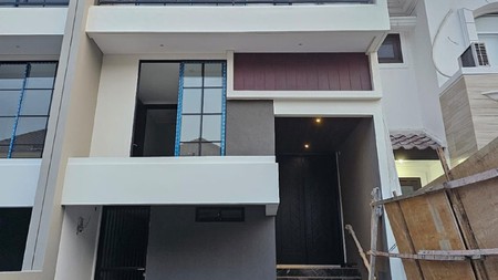 MURAH Rumah Baru Wisata Bukit Mas - New Modern Mewah Split Level Desain PREMIUM Quality dekat Pakuwon Mall, PTC, Supermall