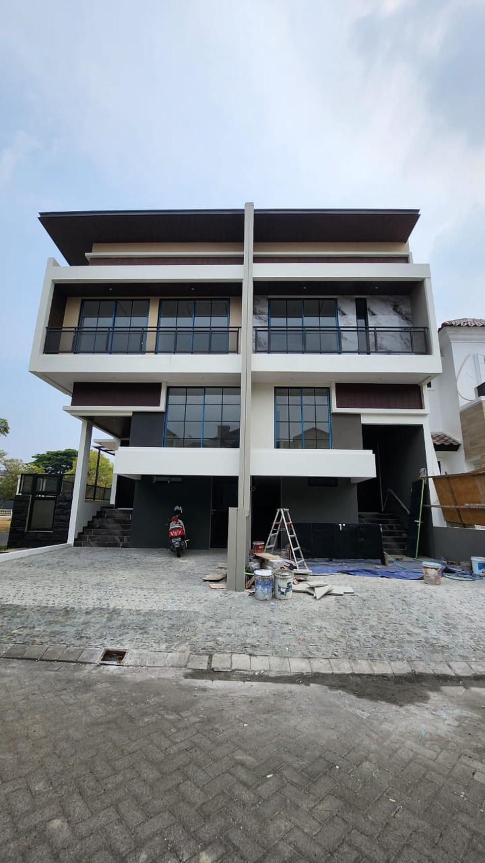 MURAH Rumah Baru Wisata Bukit Mas - New Modern Mewah Split Level Desain PREMIUM Quality dekat Pakuwon Mall, PTC, Supermall