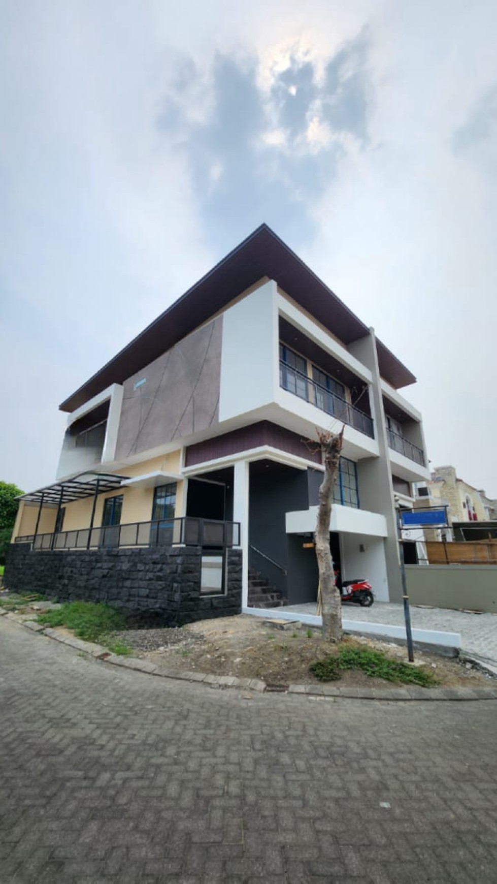 MURAH Rumah Baru Wisata Bukit Mas - New Modern Mewah Split Level Desain PREMIUM Quality dekat Pakuwon Mall, PTC, Supermall