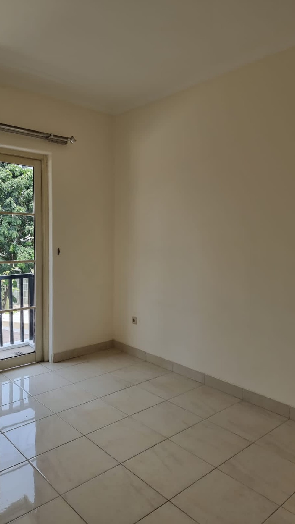 Disewakan rumah di JL. Ventura Taman Rolling Hills Lippo Karawaci Tangerang