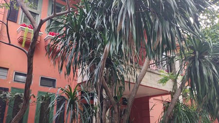 Rumah yang ditawarkan lokasinya sangat strategis di kebayoran Area