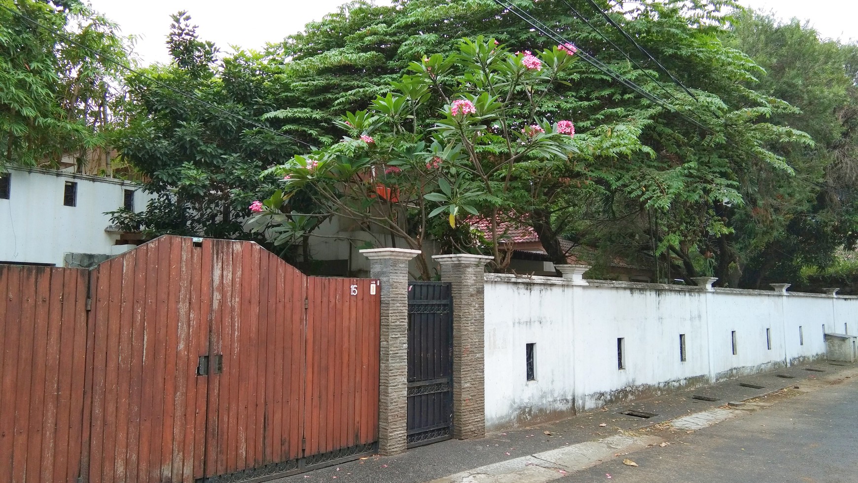 Dijual rumah jalan Bank V