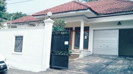 Dijual rumah di Kemang Utara