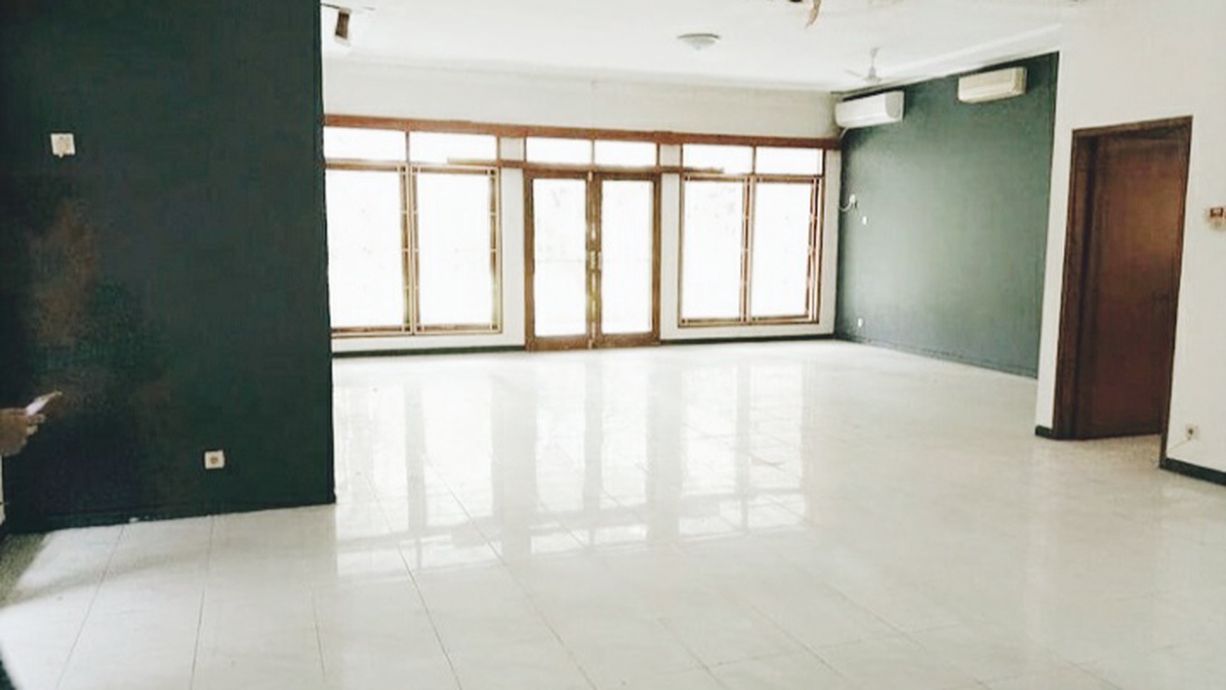 Dijual rumah di Kemang Utara