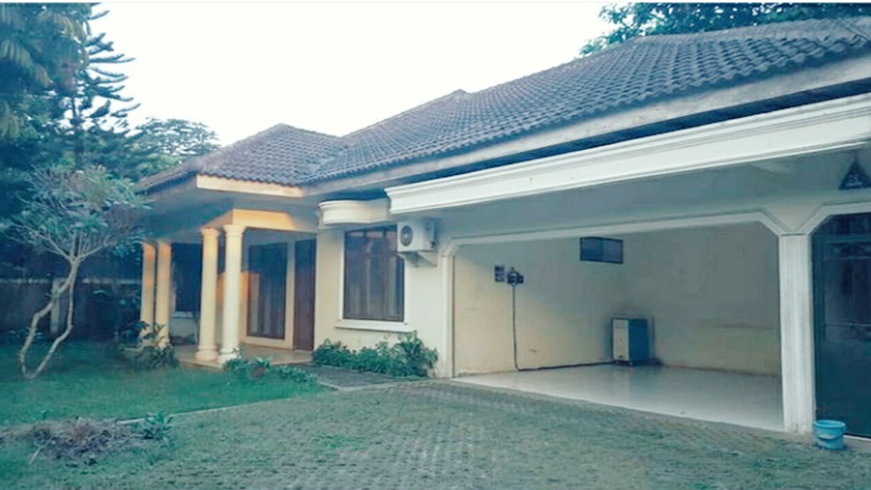 Rumah di Kemang Selatan IX