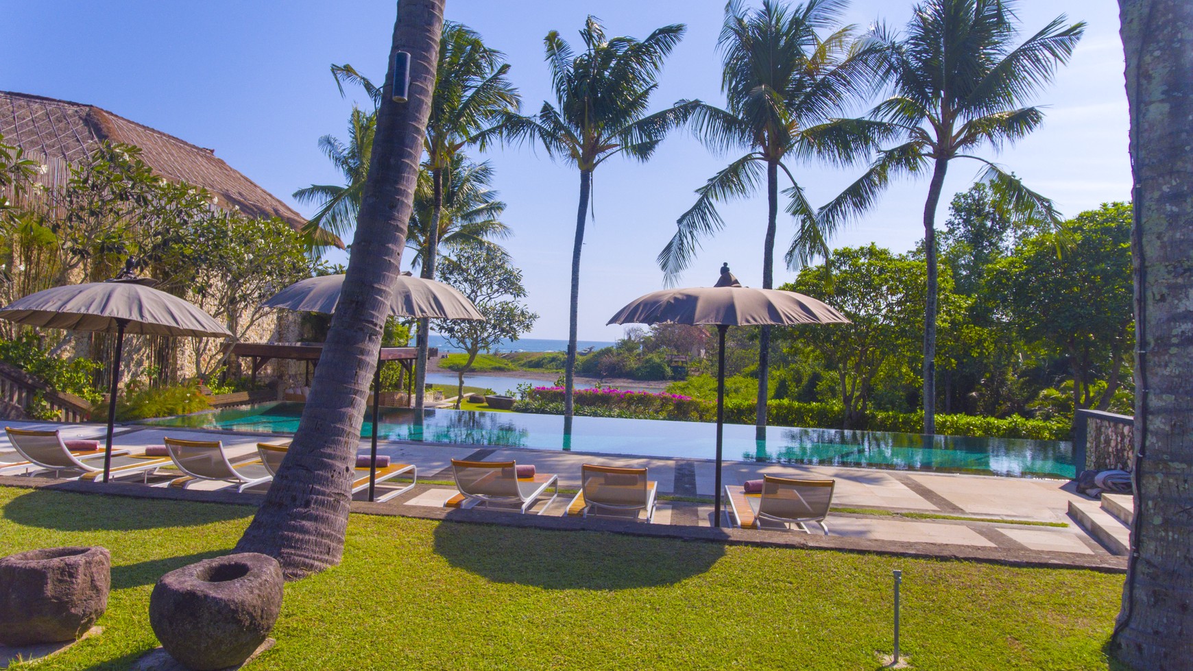 Freehold Luxury Ocean Front Villa in Canggu Bali