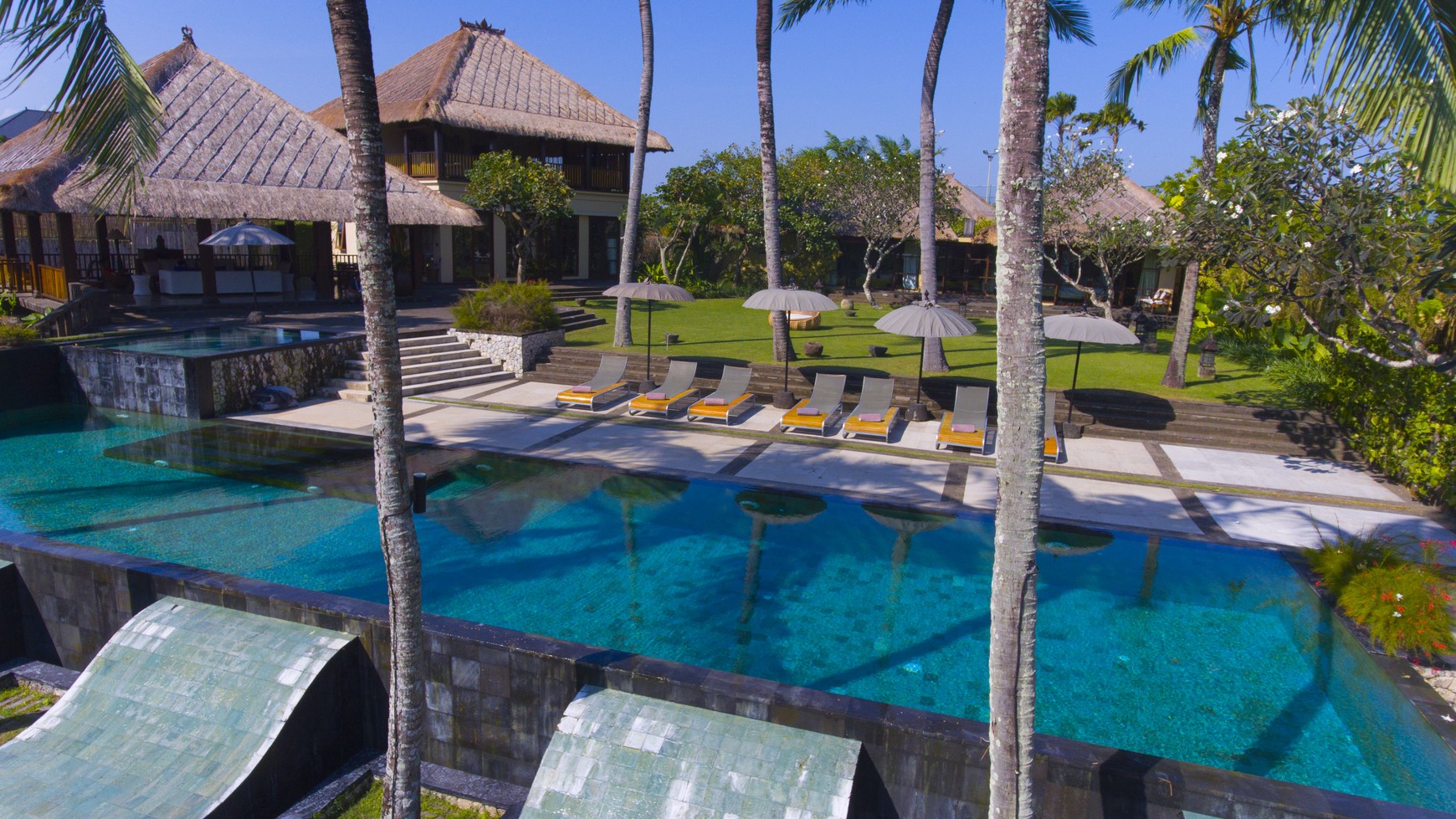 Freehold Luxury Ocean Front Villa in Canggu