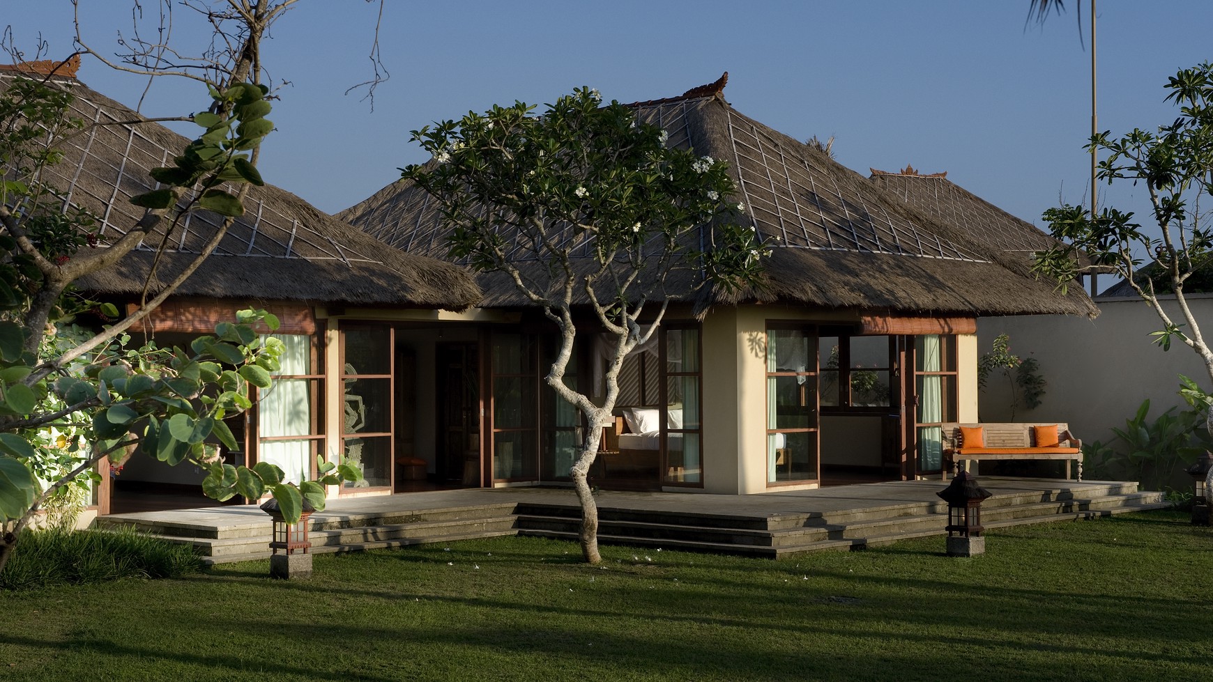 Freehold Luxury Ocean Front Villa in Canggu Bali