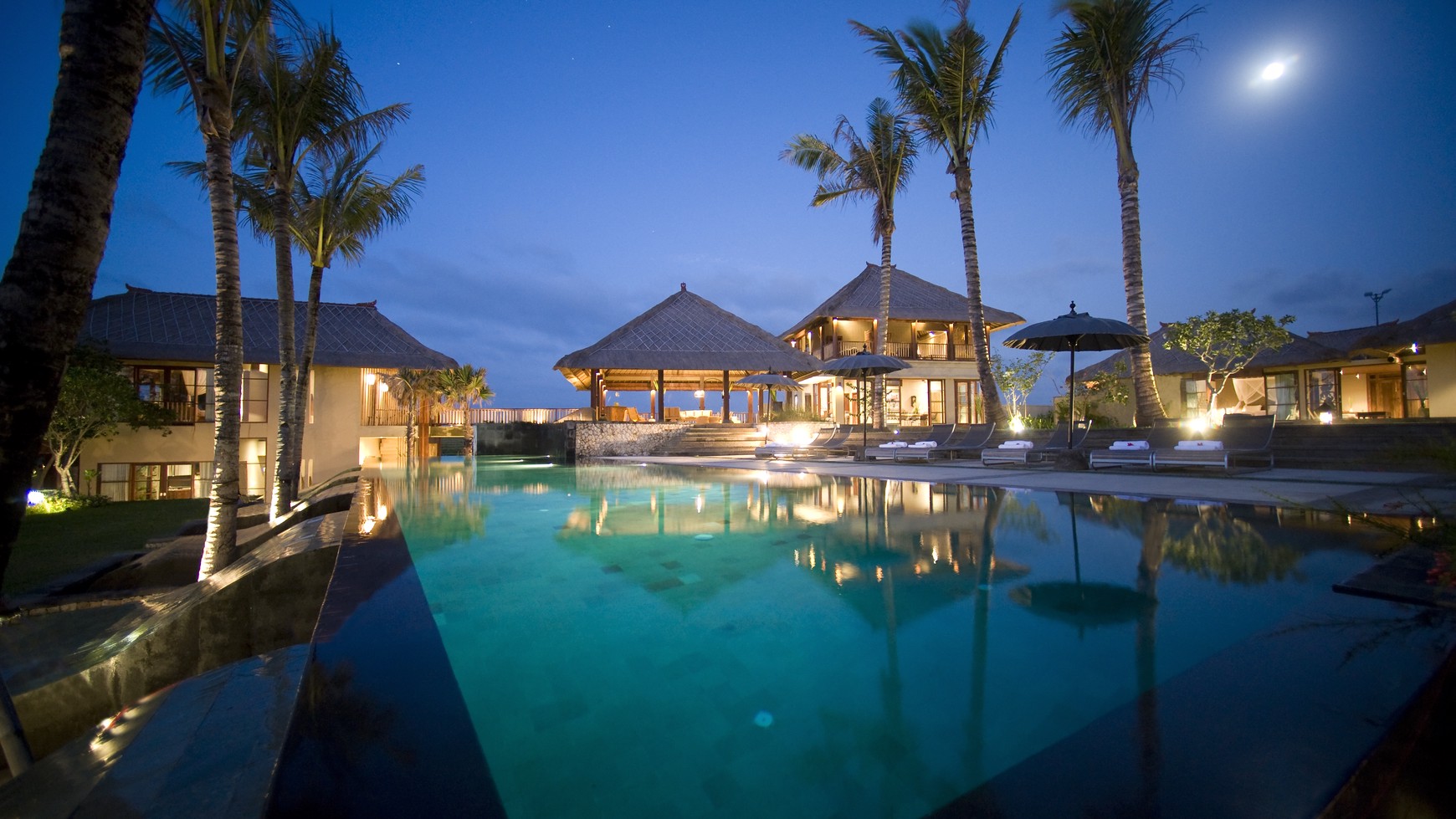 Freehold Luxury Ocean Front Villa in Canggu