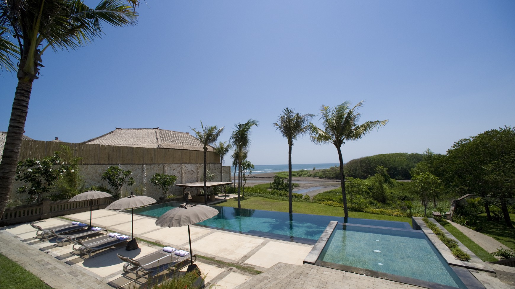 Freehold Luxury Ocean Front Villa in Canggu