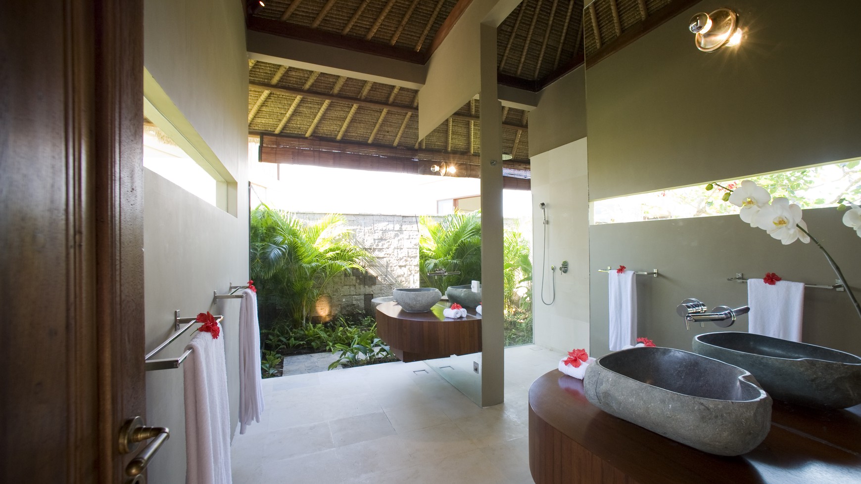 Freehold Luxury Ocean Front Villa in Canggu Bali