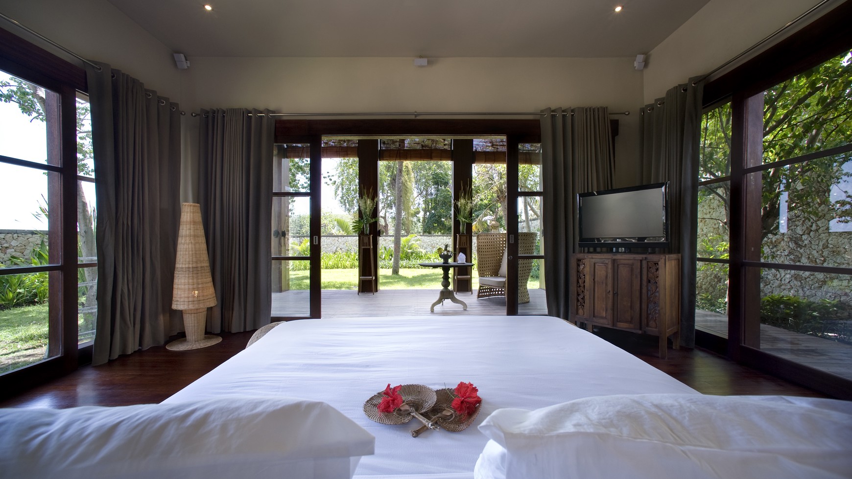 Freehold Luxury Ocean Front Villa in Canggu