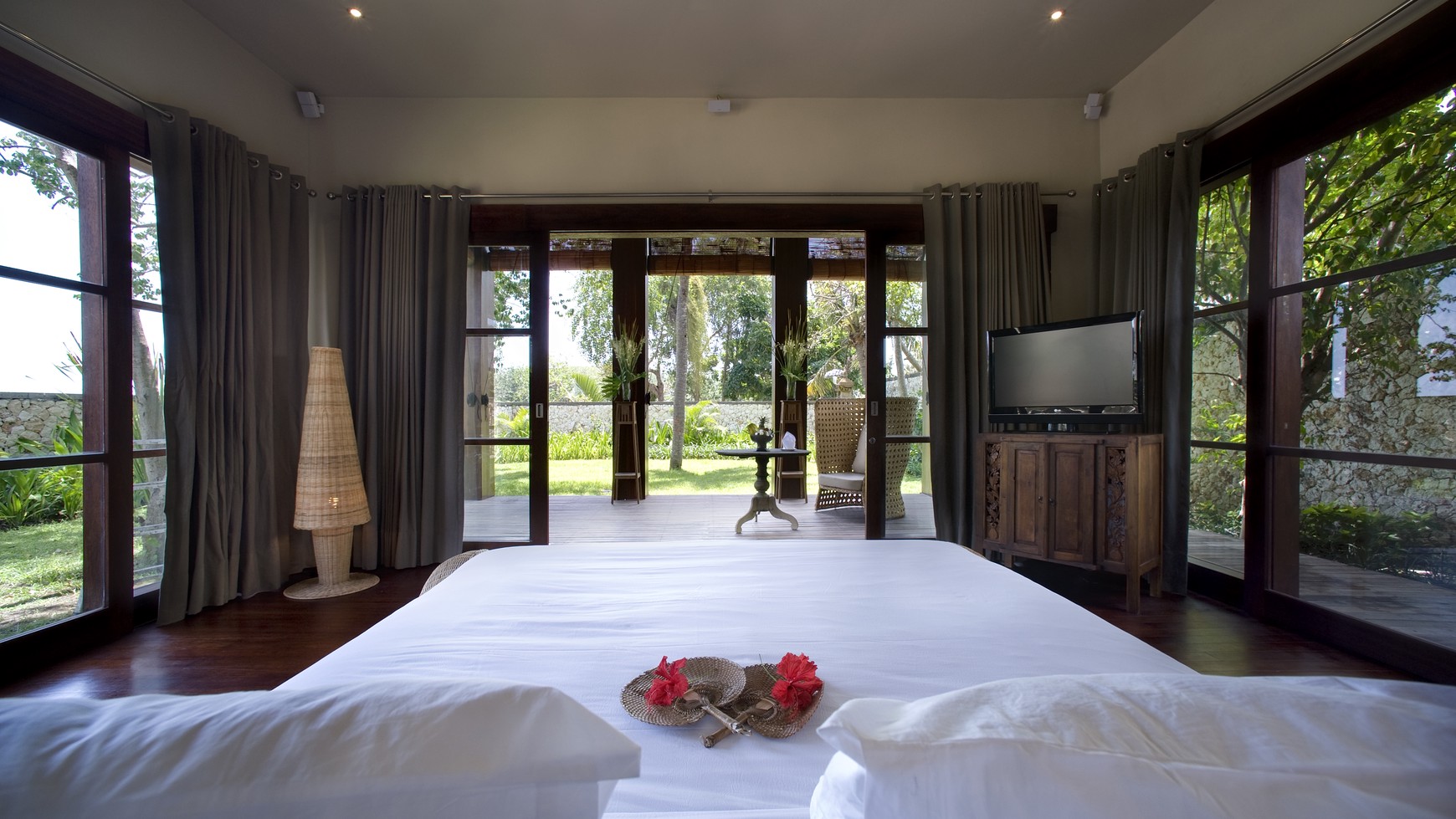 Freehold Luxury Ocean Front Villa in Canggu Bali
