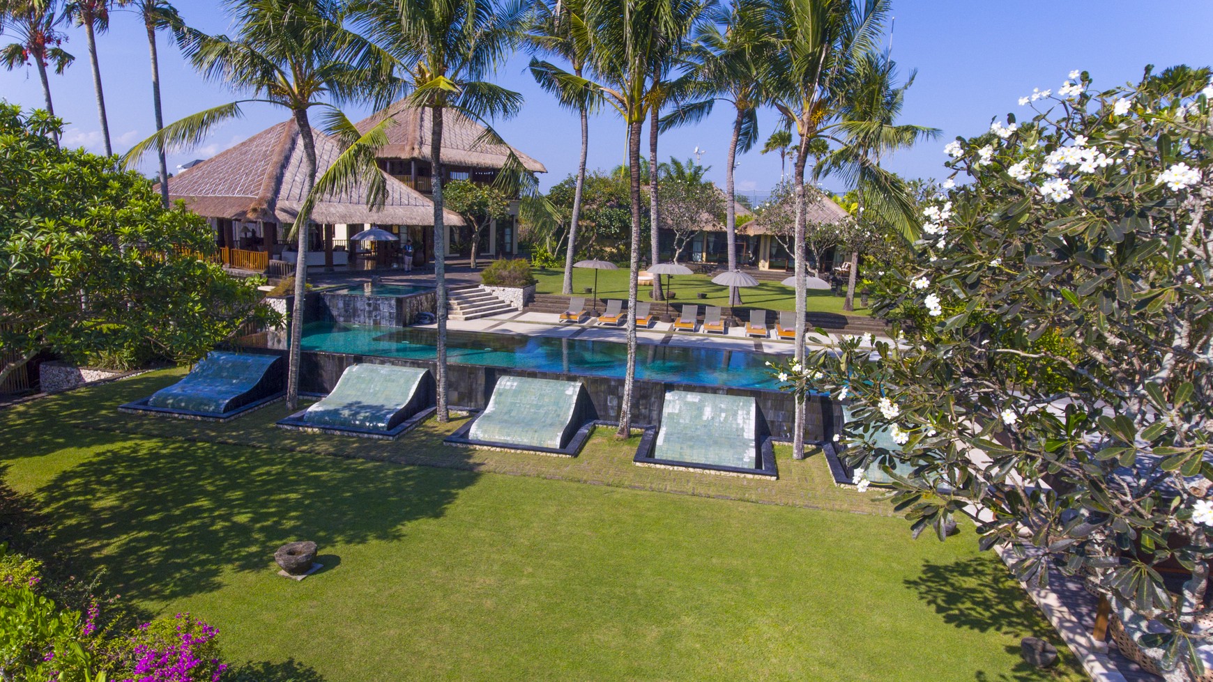 Freehold Luxury Ocean Front Villa in Canggu