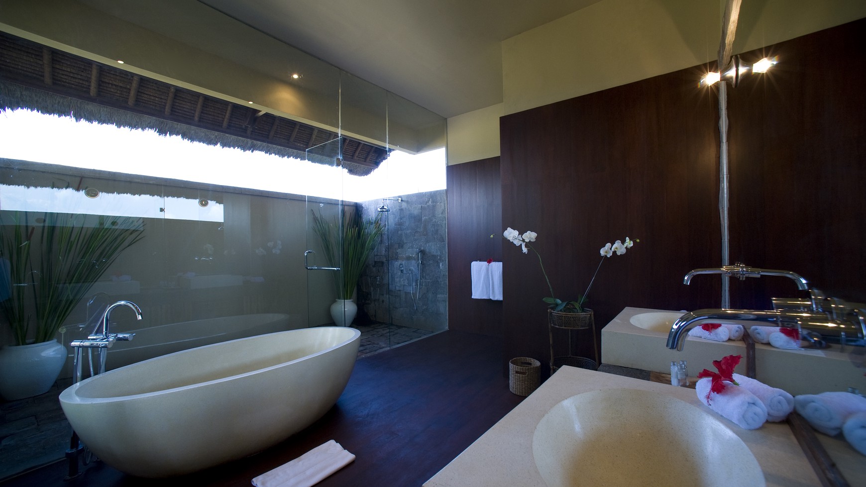 Freehold Luxury Ocean Front Villa in Canggu Bali