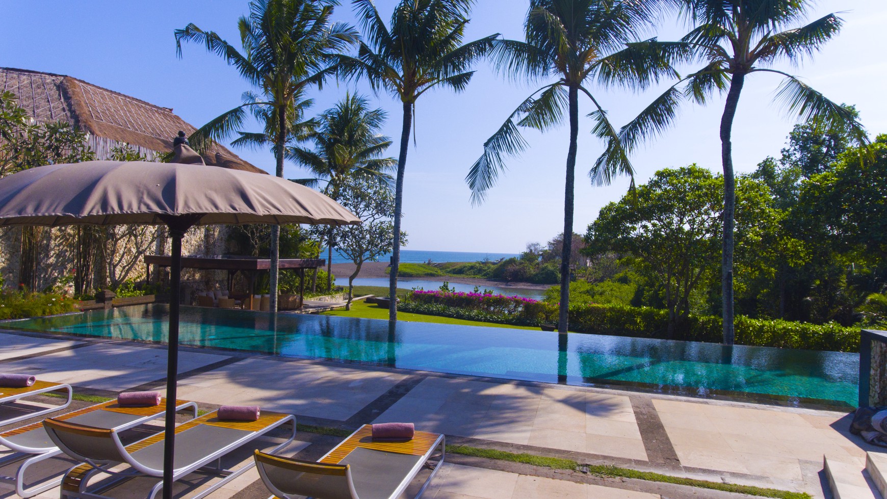 Freehold Luxury Ocean Front Villa in Canggu Bali