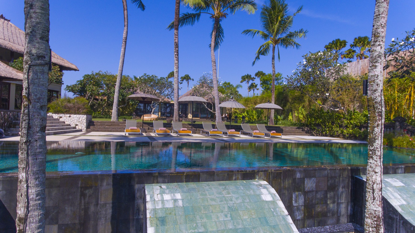 Freehold Luxury Ocean Front Villa in Canggu